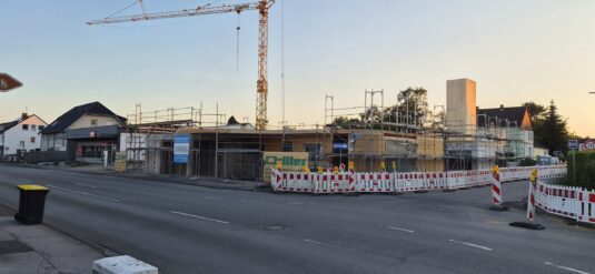 Bergkamen-Oberaden: Erdgeschoss des neuen Sparkassen-Gebäudes in Holzbauweise steht